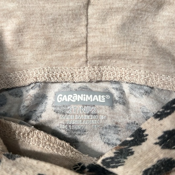 🖤 18 - 24 Months Leopard Hoodie (Long Sleeved Shirt). 2T. - Picture 6 of 10